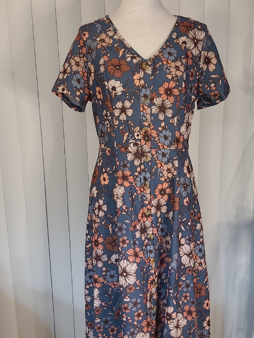 SHEIN Blue Floral Button-Front Midi Dress